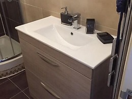 Whitehouse Guest House