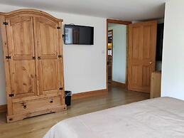 Whitehouse Guest House