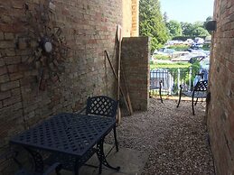 Whitehouse Guest House