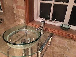 Whitehouse Guest House