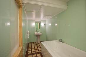 Deja Vu Hotel