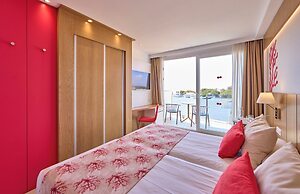 Universal Hotel Perla