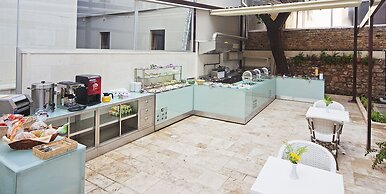 Azade Suites