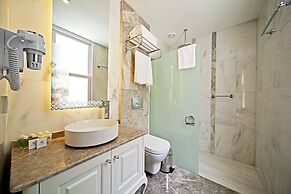 Azade Suites