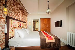 Azade Suites