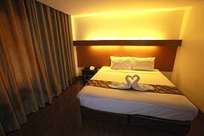 The Ritz Hotel at Garden Oases