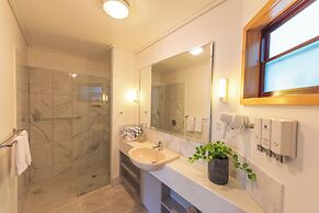 Kingfisher Bay Resort