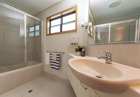 Kingfisher Bay Resort