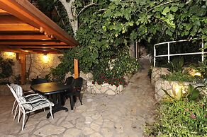 Ohn-Bar Guesthouse