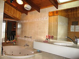 Ohn-Bar Guesthouse