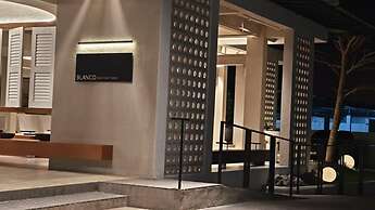 Blanco Apartment Hotel