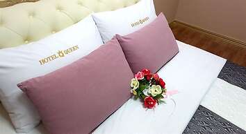 Q Hotel