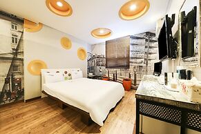 Q Hotel