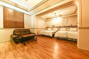 Q Hotel