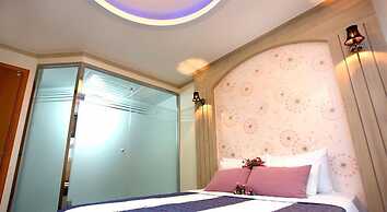 Q Hotel