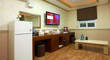 Q Hotel