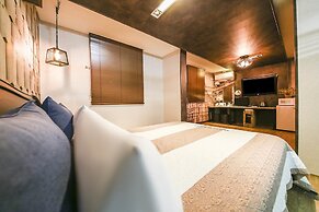 Q Hotel