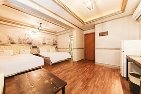 Q Hotel
