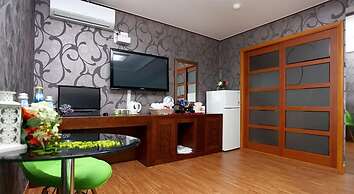 Q Hotel