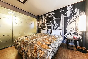 Q Hotel