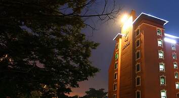 Q Hotel