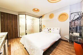 Q Hotel