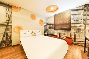Q Hotel
