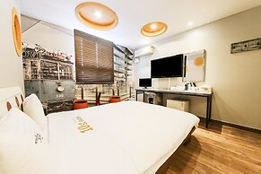 Q Hotel