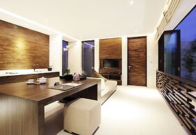 eqUILIBRIA SEMINYAK