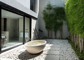 eqUILIBRIA SEMINYAK