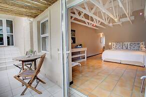 Abalone Guest Lodge