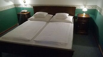 Hotel Panzió 100