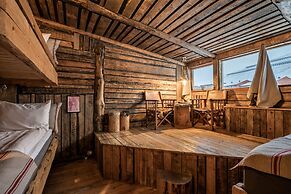 Basecamp Spitsbergen Hotel