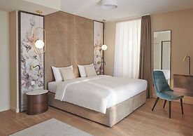 Vista Lakefront Boutique Hotel
