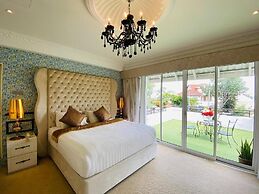 Apple Heritage Hotel