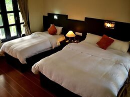 Rhino Lodge & Hotel