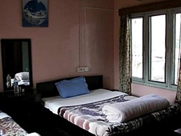Rhino Lodge & Hotel