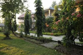 Rhino Lodge & Hotel