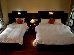 Rhino Lodge & Hotel