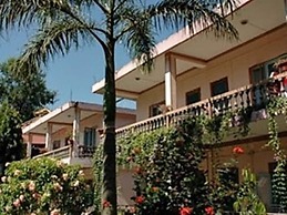 Rhino Lodge & Hotel