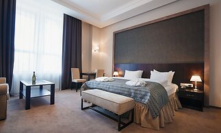 Tsunami Spa Hotel
