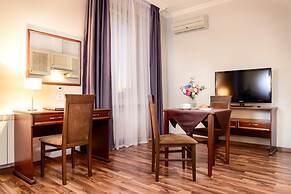 Greguar Hotel & Apartments