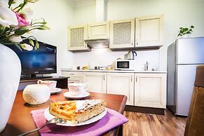 Greguar Hotel & Apartments
