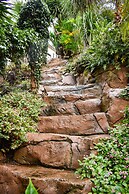 Waterfalls Boutique Hotel