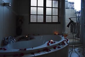 Waterfalls Boutique Hotel