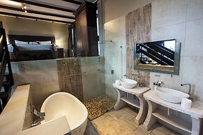 Waterfalls Boutique Hotel