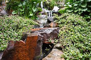 Waterfalls Boutique Hotel