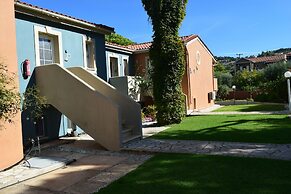 Simatos Apartments and Studios