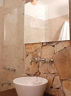 Tayka Hotel