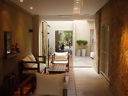 Tayka Hotel